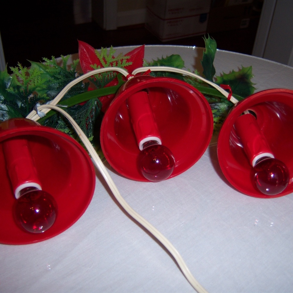 VTG Christmas Cluster Red Bell Lights RARE(SOLD)